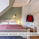 Have-a-nice-stay - U-bahn Nach Hamburg 150m- Baecker & Restaurants 200m - Lidl 800m - Zentrum 1,5km Appartement *