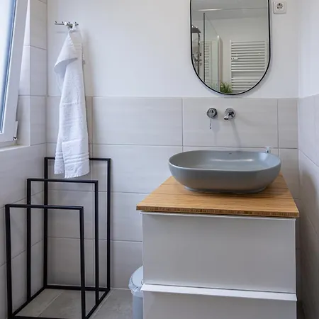 Have-a-nice-stay - U-bahn Nach Hamburg 150m- Baecker & Restaurants 200m - Lidl 800m - Zentrum 1,5km *