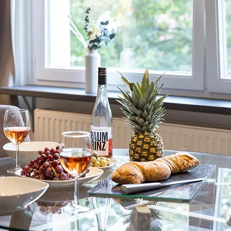 Apartment Have-a-nice-stay - U-bahn Nach Hamburg 150m- Baecker & Restaurants 200m - Lidl 800m - Zentrum 1,5km *