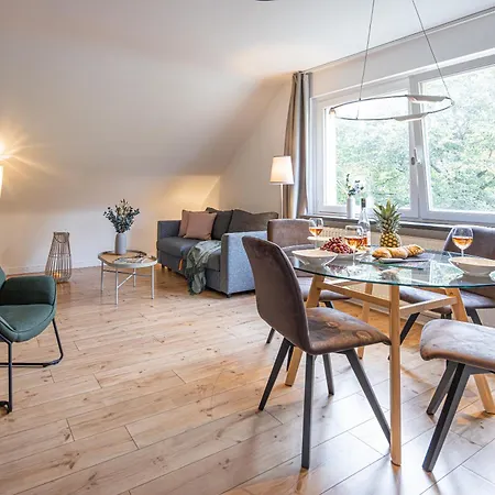 Have-a-nice-stay - U-bahn Nach Hamburg 150m- Baecker & Restaurants 200m - Lidl 800m - Zentrum 1,5km Apartment Ahrensburg