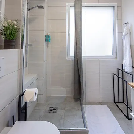 Daire Have-a-nice-stay - U-bahn Nach Hamburg 150m- Baecker & Restaurants 200m - Lidl 800m - Zentrum 1,5km Ahrensburg